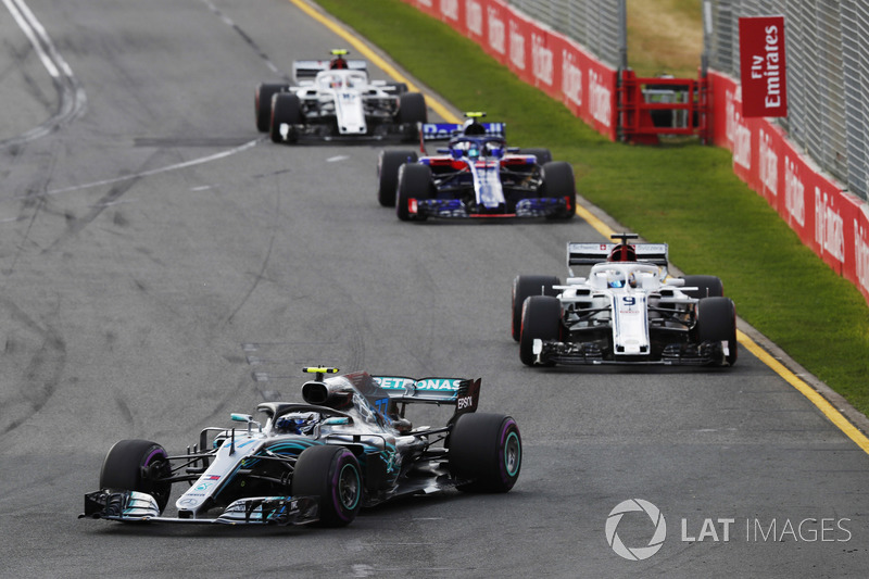 Valtteri Bottas, Mercedes AMG F1 W09, Marcus Ericsson, Sauber C37 Ferrari, Pierre Gasly, Toro Rosso STR13 Honda, Charles Leclerc, Sauber C37 Ferrari