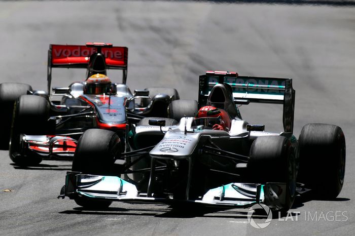 Michael Schumacher, Mercedes AMG F1 W02, Lewis Hamilton, McLaren MP4-26