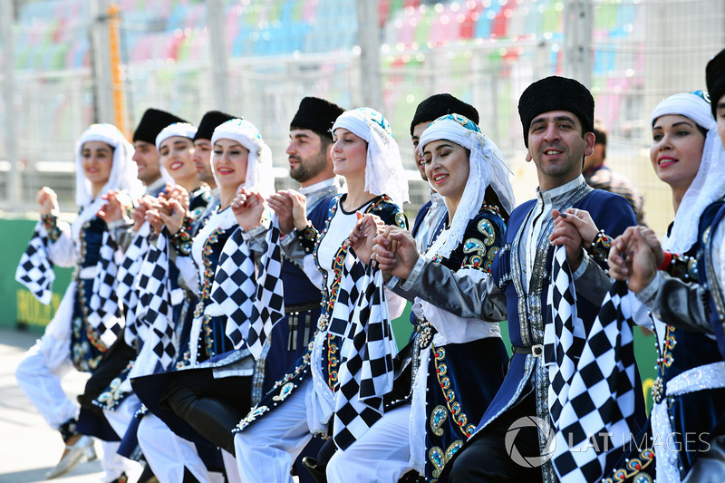 Bailarines tradicionales