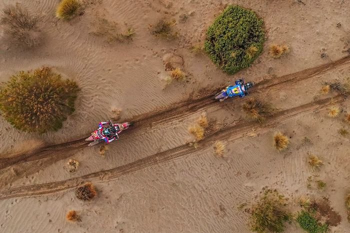 #4 Yamaha Official Rally Team Yamaha: Adrien van Beveren, #47 Honda: Kevin Benavides