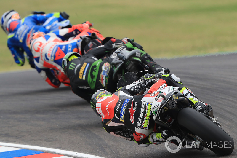 Cal Crutchlow dans le groupe de tête