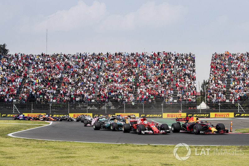 Start: Max Verstappen, Red Bull Racing RB13 leads Sebastian Vettel, Ferrari SF70H and Lewis Hamilton