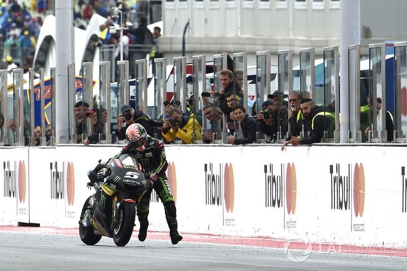 Johann Zarco, Monster Yamaha Tech 3 pushes his bike over the finish line