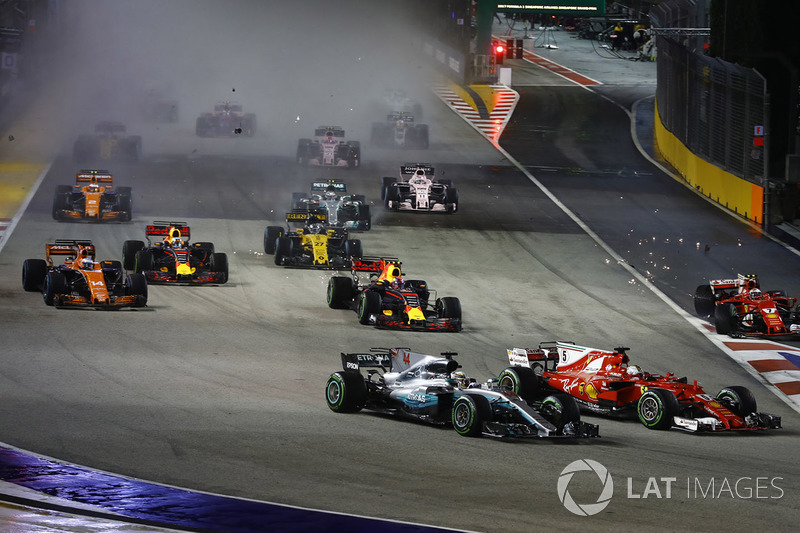 Sebastian Vettel, Ferrari SF70H, Max Verstappen, Red Bull Racing RB13, Kimi Raikkonen, Ferrari SF70H, start kazası