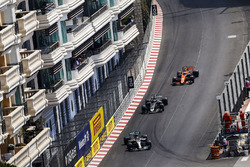 Льюис Хэмилтон, Mercedes AMG F1 W08, Ромен Грожан, Haas F1 Team VF-17, Дженсон Баттон, McLaren MCL32