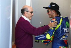 Carmelo Ezpeleta, CEO Dorna Sports, Valentino Rossi, Yamaha Factory Racing