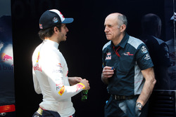 (L to R): Carlos Sainz Jr., Scuderia Toro Rosso with Franz Tost, Scuderia Toro Rosso Team Principal