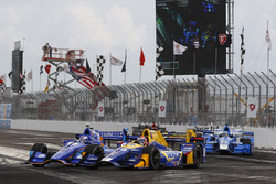 Scott Dixon, Chip Ganassi Racing Honda, Alexander Rossi, Herta - Andretti Autosport Honda