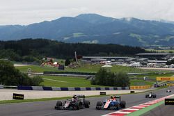 Jenson Button, McLaren MP4-31 and Rio Haryanto, Manor Racing MRT05