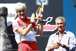 Podium: Gigi Dall'Igna, Ducati Team y Mick Doohan