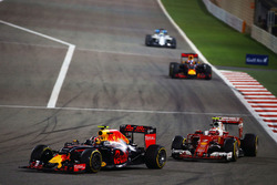 Daniil Kvyat, Red Bull Racing RB12 and Kimi Raikkonen, Ferrari SF16-H