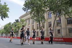 Sergio Pérez, Sahara Force India F1 camina en el circuito