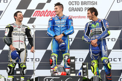Podium: winnaar Maverick Viñales, Team Suzuki MotoGP, tweede Cal Crutchlow, Team LCR Honda, derde Va