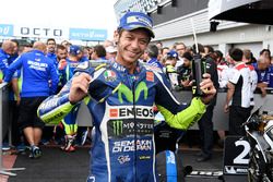 Tercero, Valentino Rossi, Yamaha Factory Racing en parc ferme