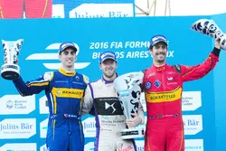 Podium : le vainqueur Sam Bird, DS Virgin Racing Formula E Team; le deuxième, Sébastien Buemi, Renault e.Dams, le troisième, Lucas di Grassi, ABT Schaeffler Audi Sport
