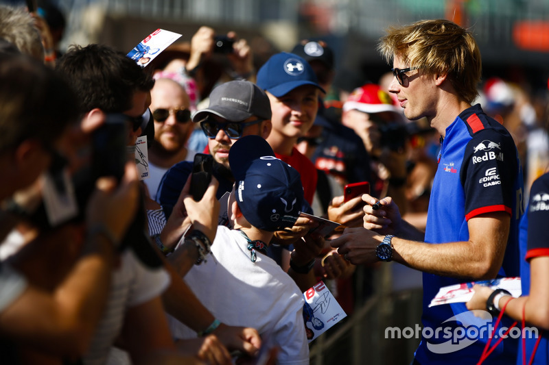 Brendon Hartley, Toro Rosso, firma autografi ai tifosi