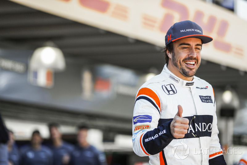 Fernando Alonso, McLaren, at the McLaren team photo call