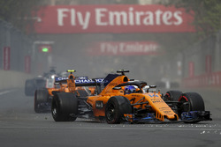 Fernando Alonso, McLaren MCL33 with puncture on lap one
