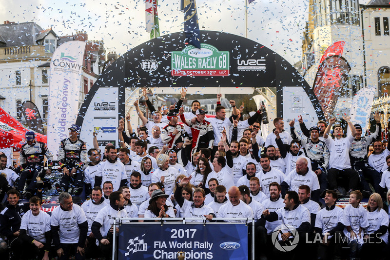 Sébastien Ogier, Julien Ingrassia, Ford Fiesta WRC, M-Sport, Ott Tänak, Martin Järveoja, Ford Fiesta WRC, M-Sport, Elfyn Evans, Daniel Barritt, Ford Fiesta WRC, M-Sport celebrate with the teams