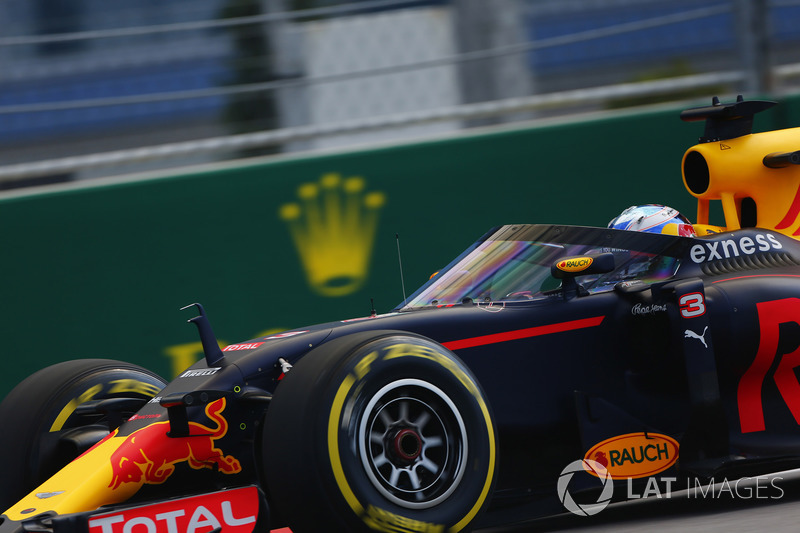 Daniel Ricciardo, Red Bull Racing RB12, mengetes aeroscreen