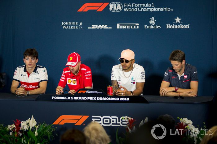 Charles Leclerc, Sauber, Sebastian Vettel, Ferrari, Lewis Hamilton, Mercedes-AMG F1 y Romain Grosjean, Haas F1 en la conferencia de prensa
