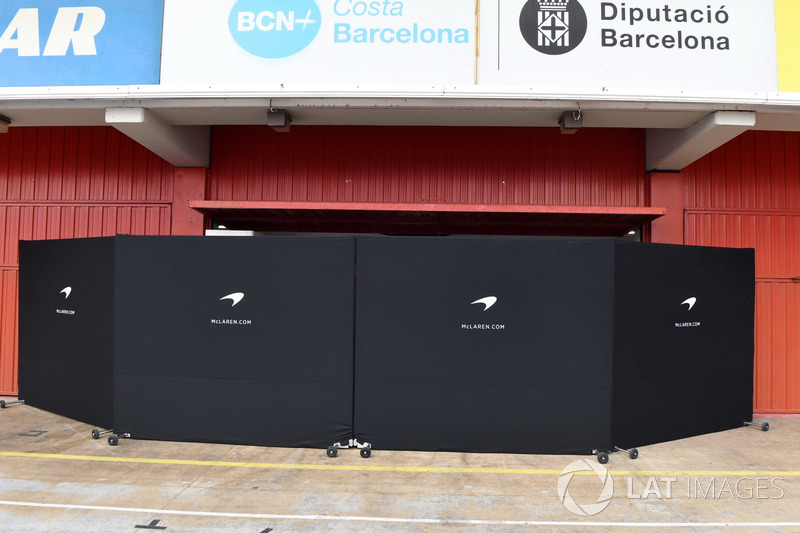 McLaren garage screens