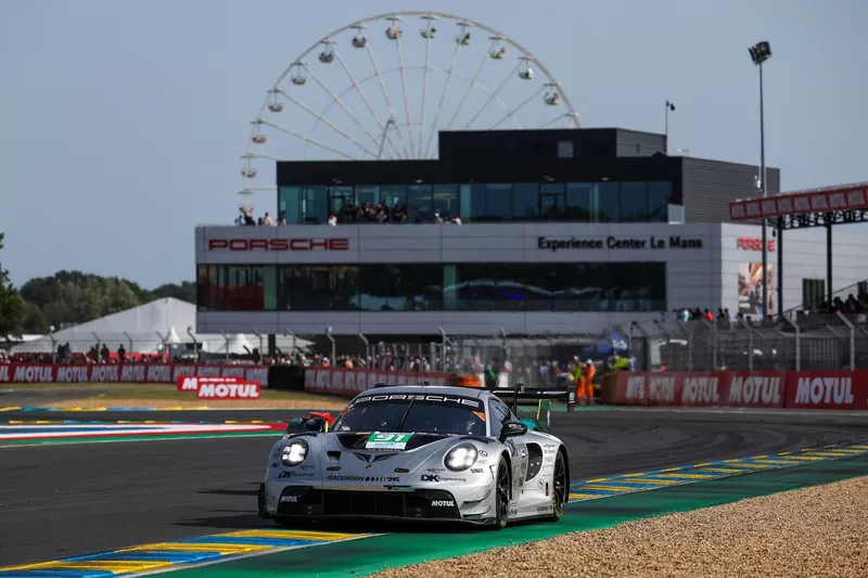 #91  Manthey DK Engineering Porsche 911 GT3 R LMGT3: James Cottingham, Timur Boguslavskiy, Ayhancan Guven