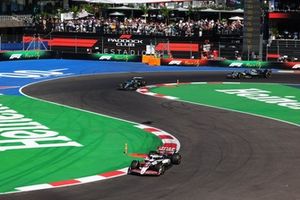 George Russell, Mercedes, Oliver Bearman, Haas F1 Team