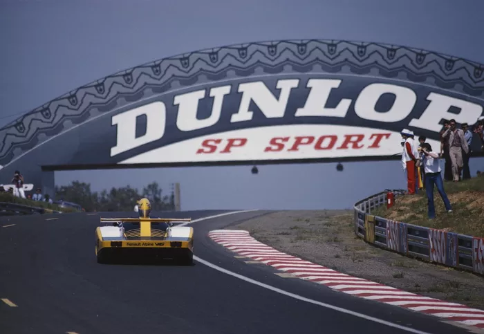 Jean-Pierre Jarier, Derek Bell, Equipe Renault Elf, Renault Alpine A442A