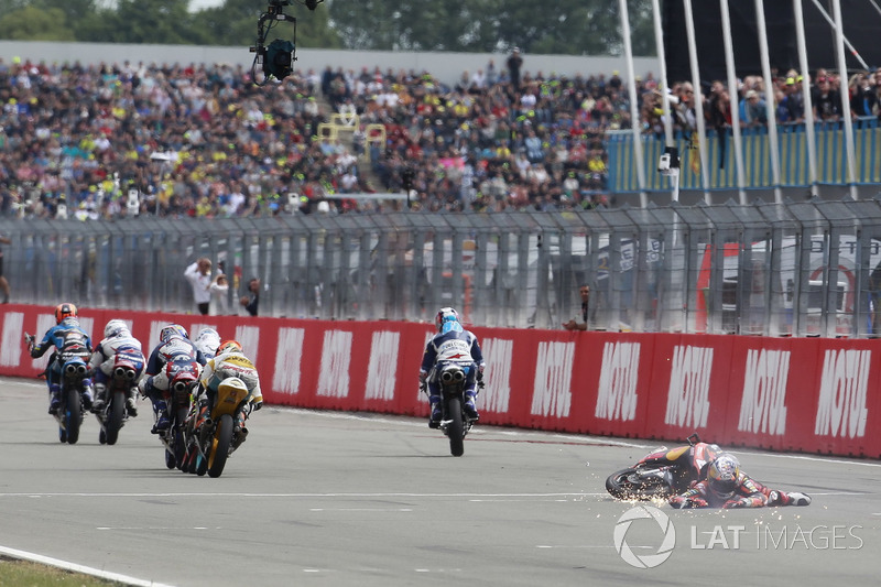Bo Bendsneyder, Red Bull KTM Ajo crashes over chequered flag
