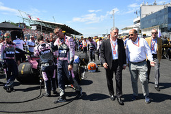 Chase Carey, Chief Executive Officer and Executive Chairman of the Formula One Group, Luca Colajanni, Formula One Senior Communications Officer and Sean Bratches, Formula One Managing Director, Commercial Operations on the grid