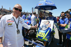 Кевин Шванц, пожелание скорейшей поправки гонщику Team Suzuki MotoGP Алексу Ринсу