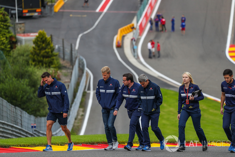 Marcus Ericsson, Sauber walks the track