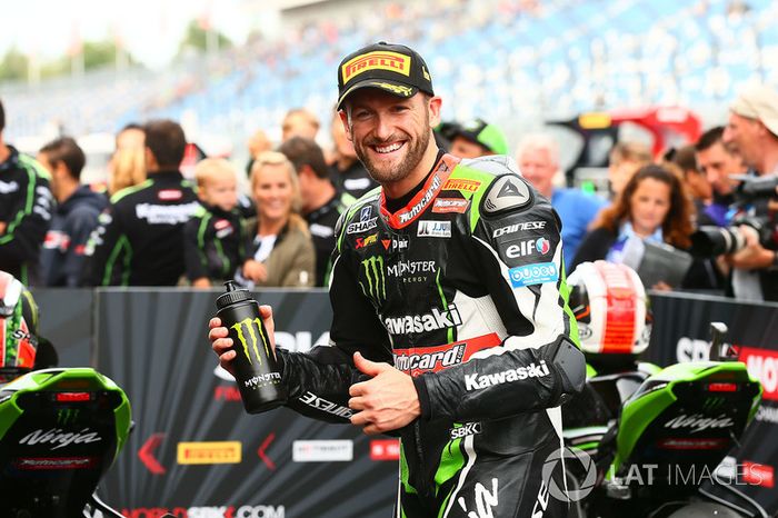 Tom Sykes, Kawasaki Racing claims pole