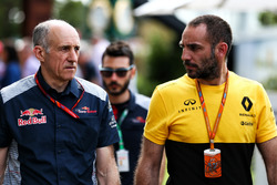 Руководитель команды Scuderia Toro Rosso Франц Тост и управляющий директор команды Сириль Абитбуль