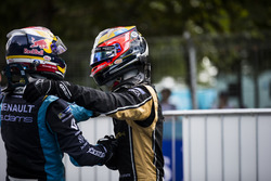 Ganador, Sébastien Buemi, Renault e.Dams y segundo lugar, Jean-Eric Vergne, Techeetah