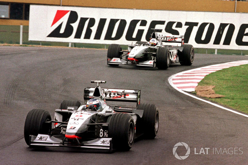 Mika Häkkinen, McLaren MP4/13; David Coulthard, McLaren MP4/13