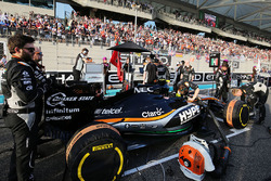 Sergio Perez, Sahara Force India F1 VJM09, sur la grille de départ