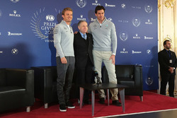 Nico Rosberg, Mercedes AMG F1, Jean Todt, Presidente de la FIA y Toto Wolff, Mercedes AMG F1 accioni