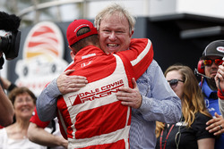 Ganador, Sébastien Bourdais, Dale Coyne Racing Honda y Dale Coyne celebra