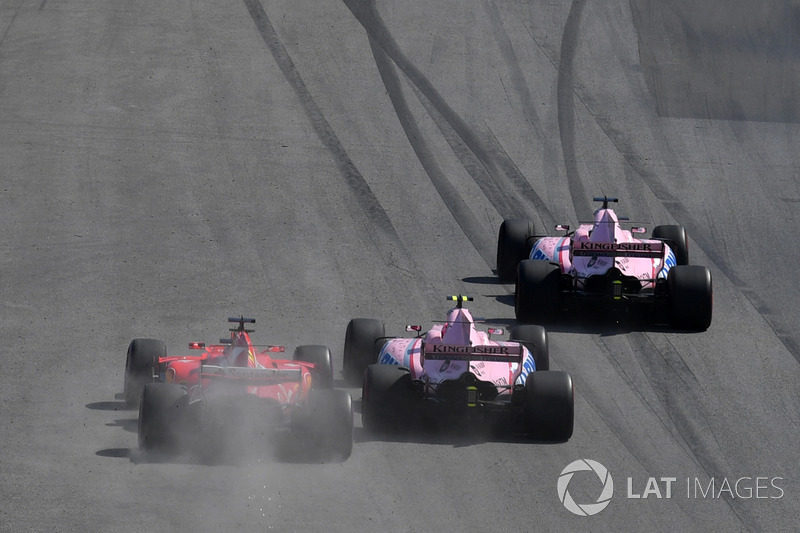 Sergio Perez, Sahara Force India VJM10, Esteban Ocon, Sahara Force India VJM10 and Sebastian Vettel, Ferrari SF70H battle