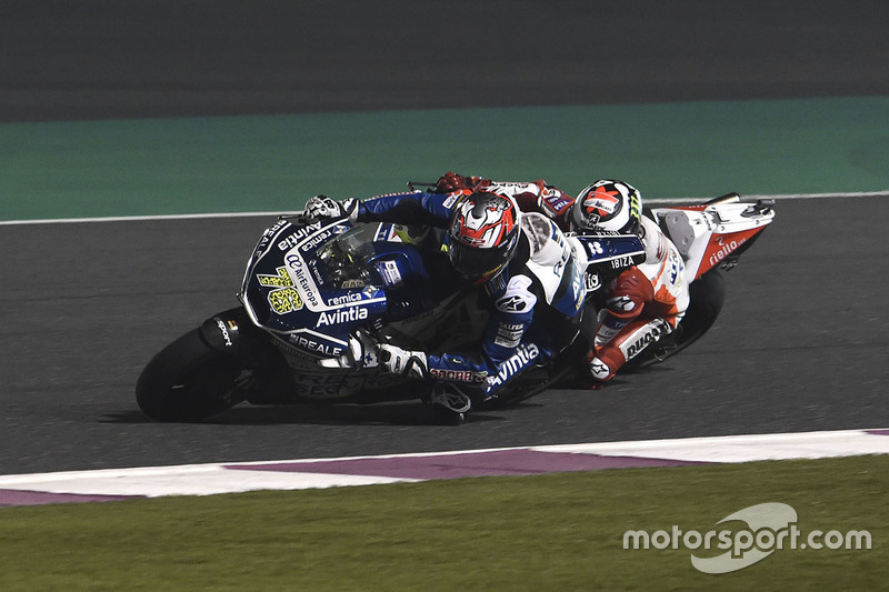 Loris Baz dépasse Jorge Lorenzo