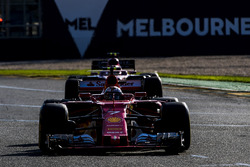 Kimi Räikkönen, Ferrari SF70H; Max Verstappen, Red Bull Racing RB13