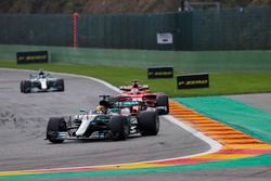 Lewis Hamilton, Mercedes AMG F1 W08, Sebastian Vettel, Ferrari SF70H, Valtteri Bottas, Mercedes AMG F1 W08