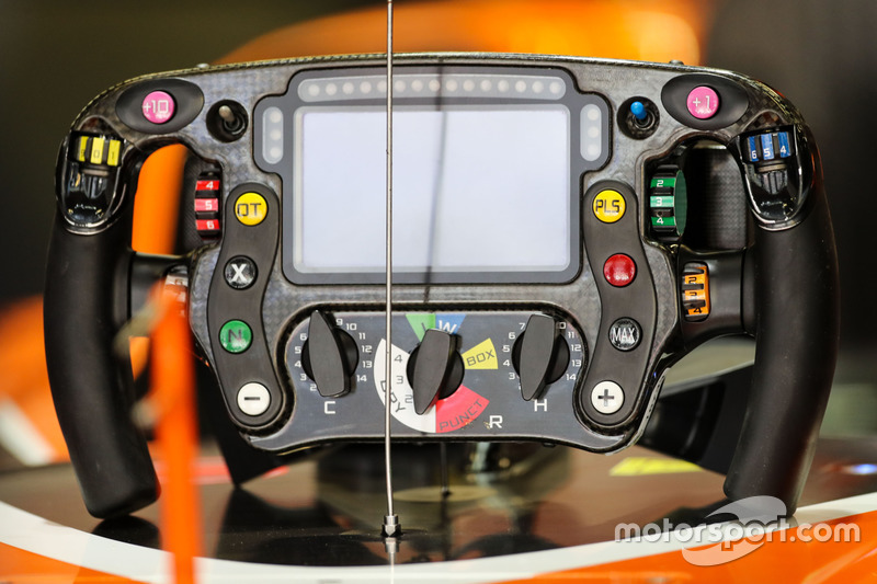 Volante del McLaren MCL32