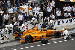 Fernando Alonso, McLaren-Honda-Andretti Honda pit stop