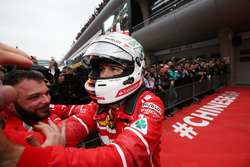 Себастьян Феттель, Ferrari, з командою у закритому парку