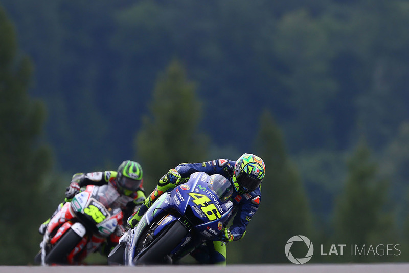 Валентино Росси, Yamaha Factory Racing, и Кэл Кратчлоу, Team LCR Honda