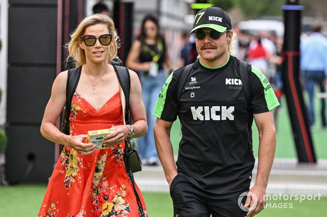 Tiffany Cromwell i Valtteri Bottas, Stake F1 Team Kick Sauber