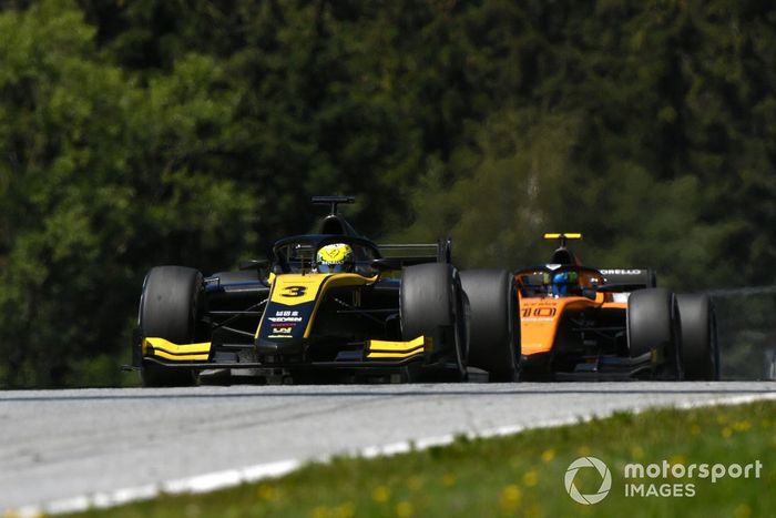 Guanyu Zhou, UNI-Virtuosi, y Guilherme Samaia, Campos Racing